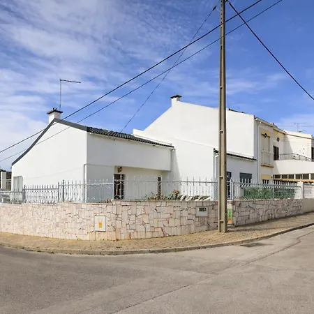 Private Room In Corroios 15 Minutes From The Beach - Quarto Privado Em Corroios Com Facil Acesso A Praia E Lisboa Проживание в семье
