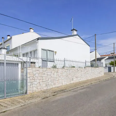 Private Room In Corroios 15 Minutes From The Beach - Quarto Privado Em Corroios Com Facil Acesso A Praia E Lisboa Корройюш