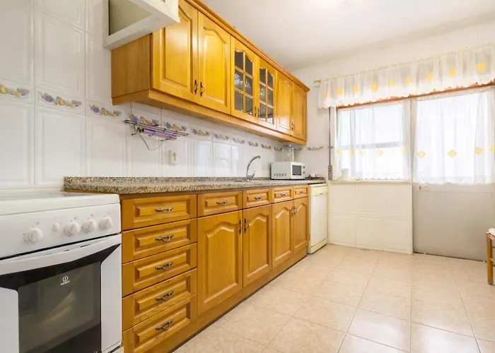 Проживание в семье Private Room In Corroios 15 Minutes From The Beach - Quarto Privado Em Corroios Com Facil Acesso A Praia E Lisboa *