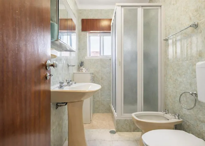 Private Room In Corroios 15 Minutes From The Beach - Quarto Privado Em Corroios Com Facil Acesso A Praia E Lisboa * Корройюш