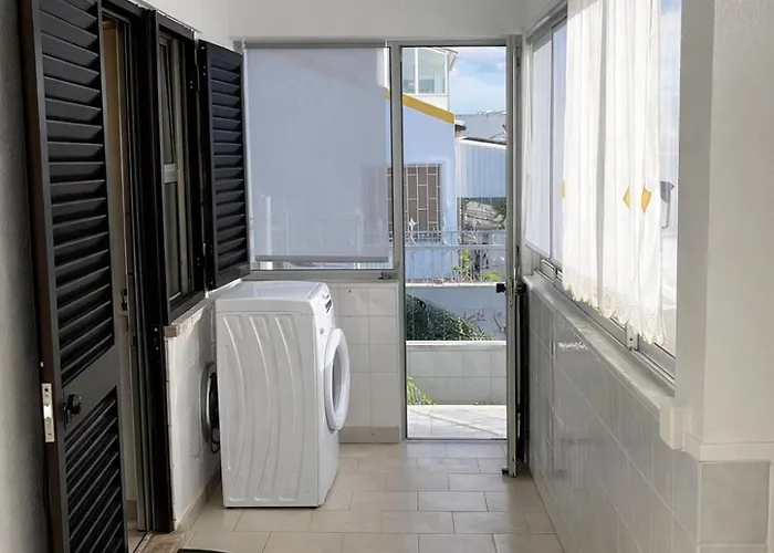 Private Room In Corroios 15 Minutes From The Beach - Quarto Privado Em Corroios Com Facil Acesso A Praia E Lisboa *