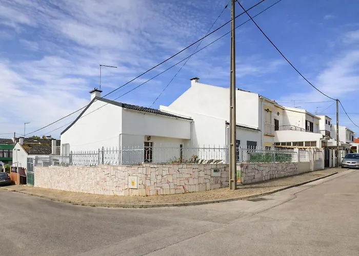 Private Room In Corroios 15 Minutes From The Beach - Quarto Privado Em Corroios Com Facil Acesso A Praia E Lisboa Проживание в семье